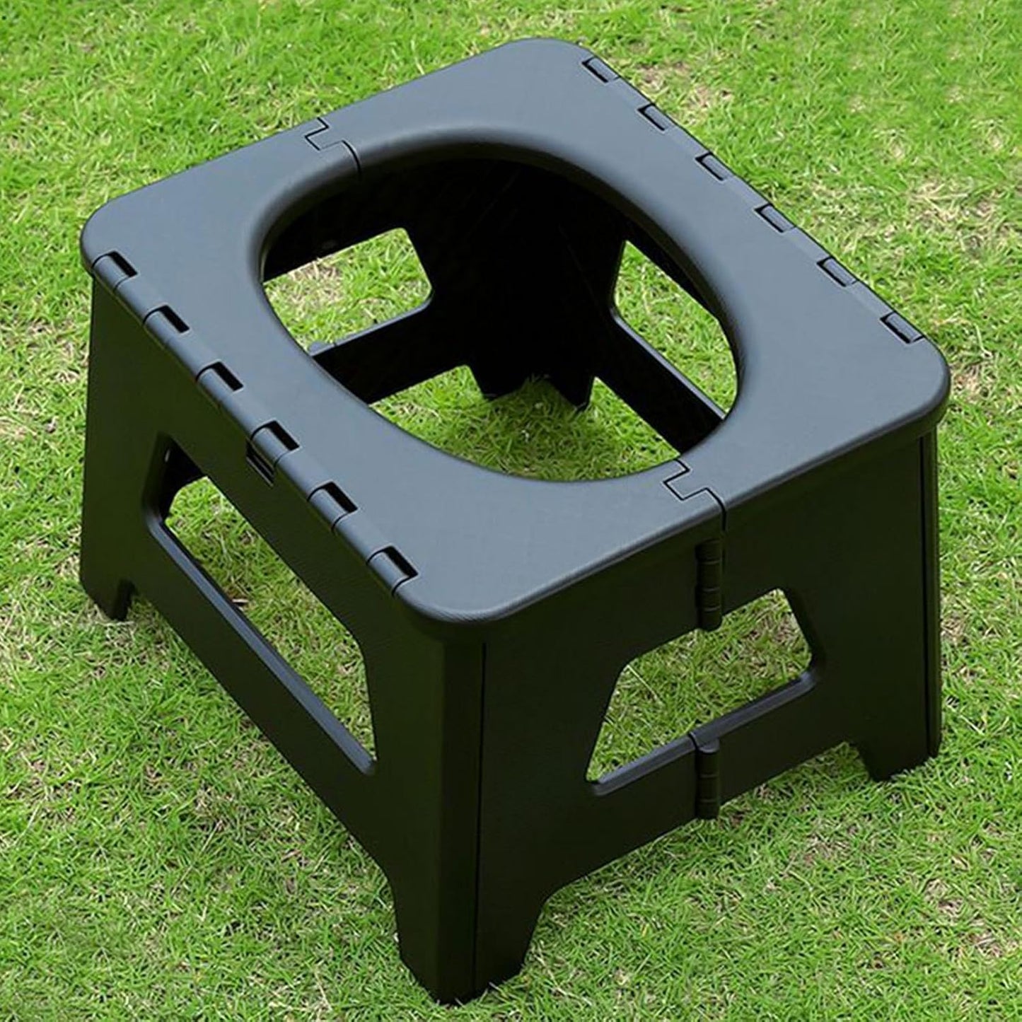 Portable camping toilet - compact and hygienic solution for outdoor adventures