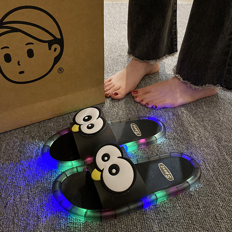 👣Cute slippers with cartoon motifs that glow👣