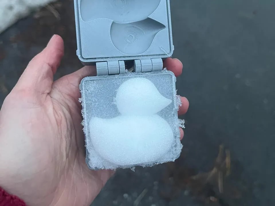 Snow Duck Mold Maker – Winter Outdoor Toy, Cute Duck-Shaped Snow Mold for Kids & Adults, Easy Snowball Press, Fun Winter Gifts