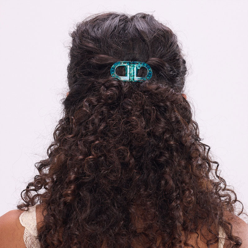 Smart magnetic hair cli