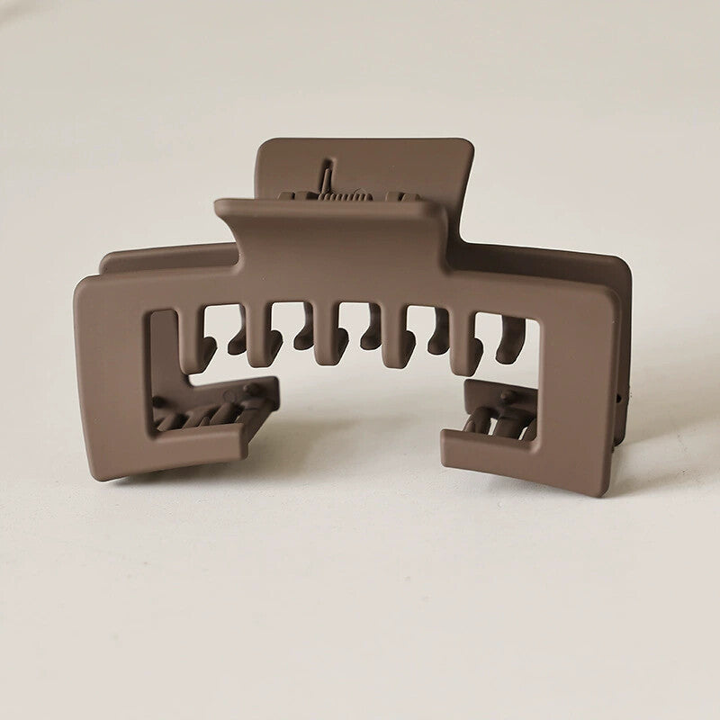 🔥Limited-time offer: only £6.99 per item🧢 Oversized Hat-Friendly Hair Claw Clip 🧢