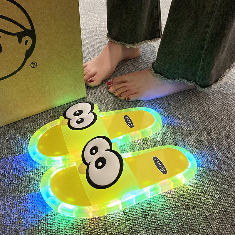 👣Cute slippers with cartoon motifs that glow👣