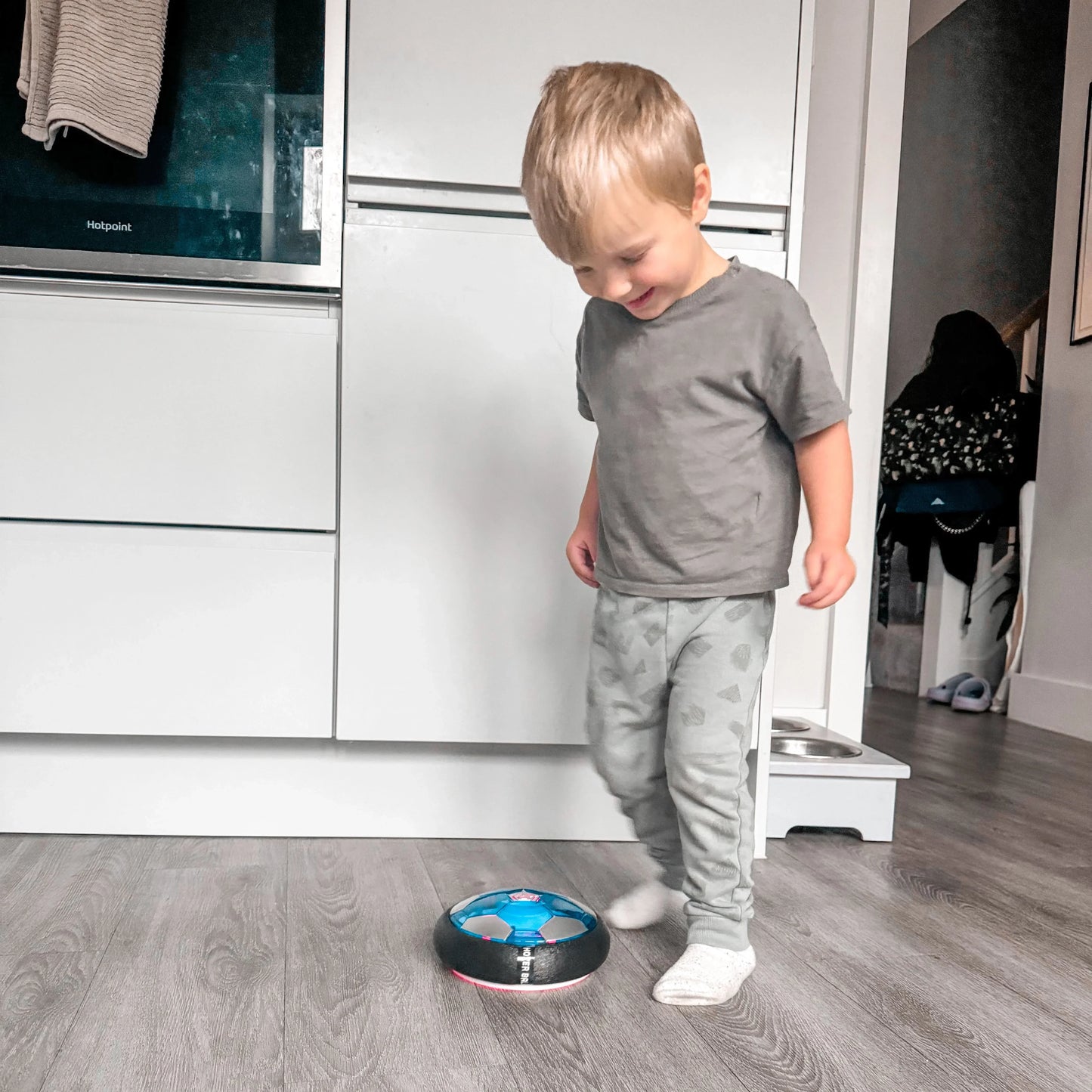 ⚽✨Children's LED Floating Soccer Ball✨⚽ - Fun never stops—rain or shine!