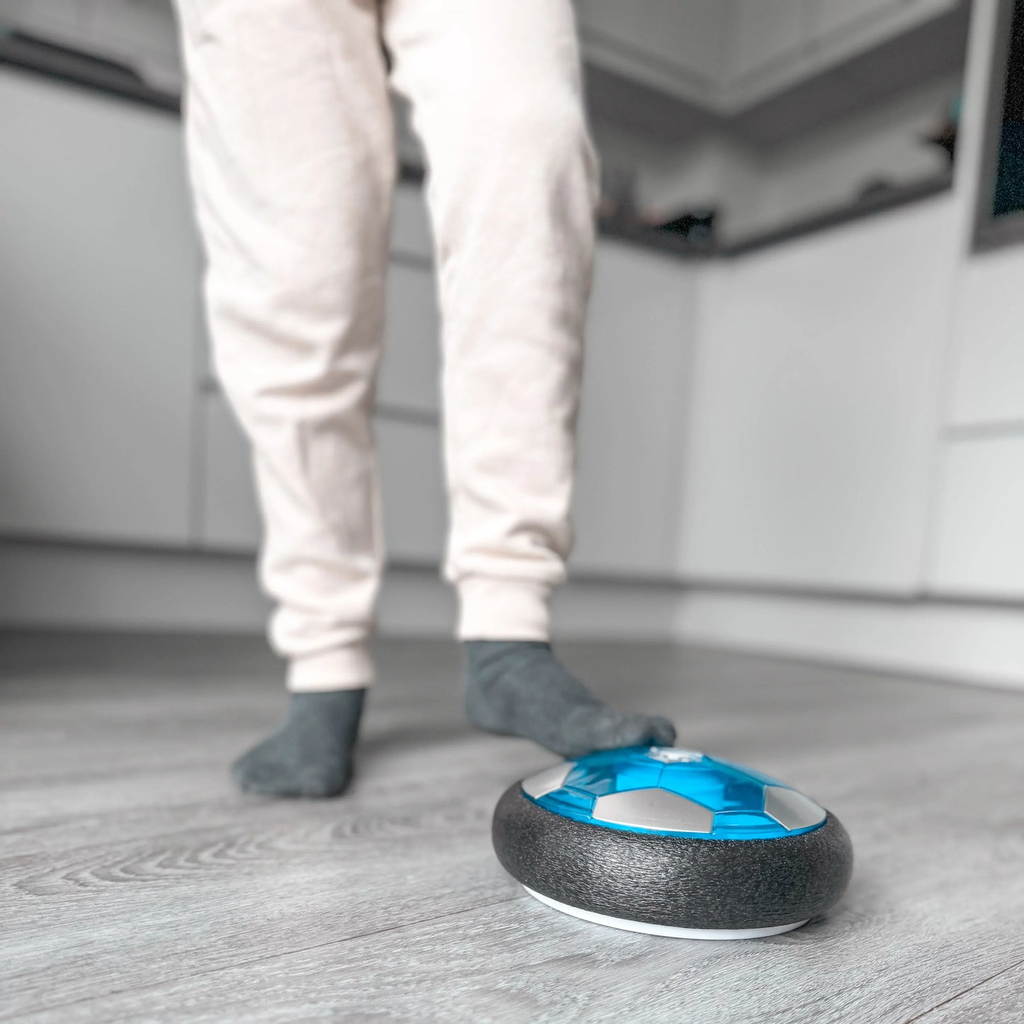 ⚽✨Children's LED Floating Soccer Ball✨⚽ - Fun never stops—rain or shine!