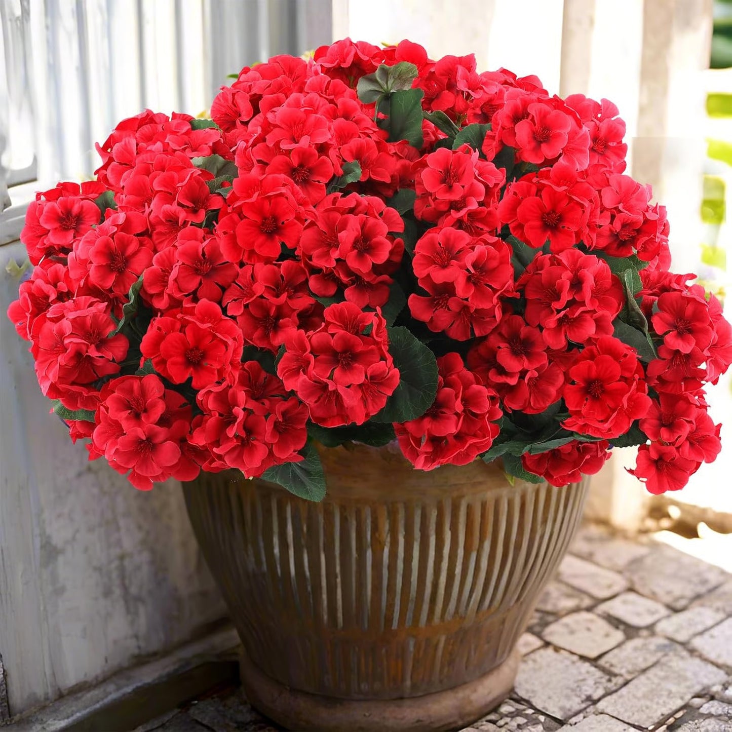 UV-resistant artificial geraniums – Red artificial flowers for patios, gardens and home décor