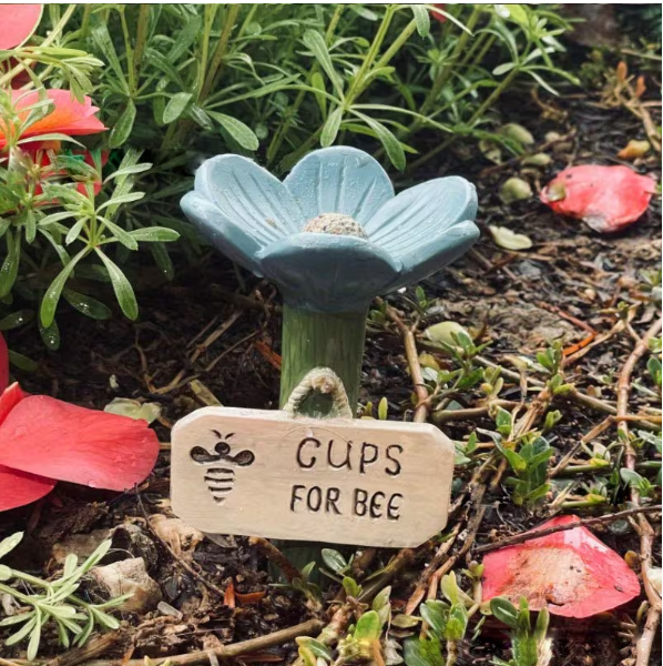 ⏳Limited-time 50% off🐝Flower-Shaped Bee Watering Station💧