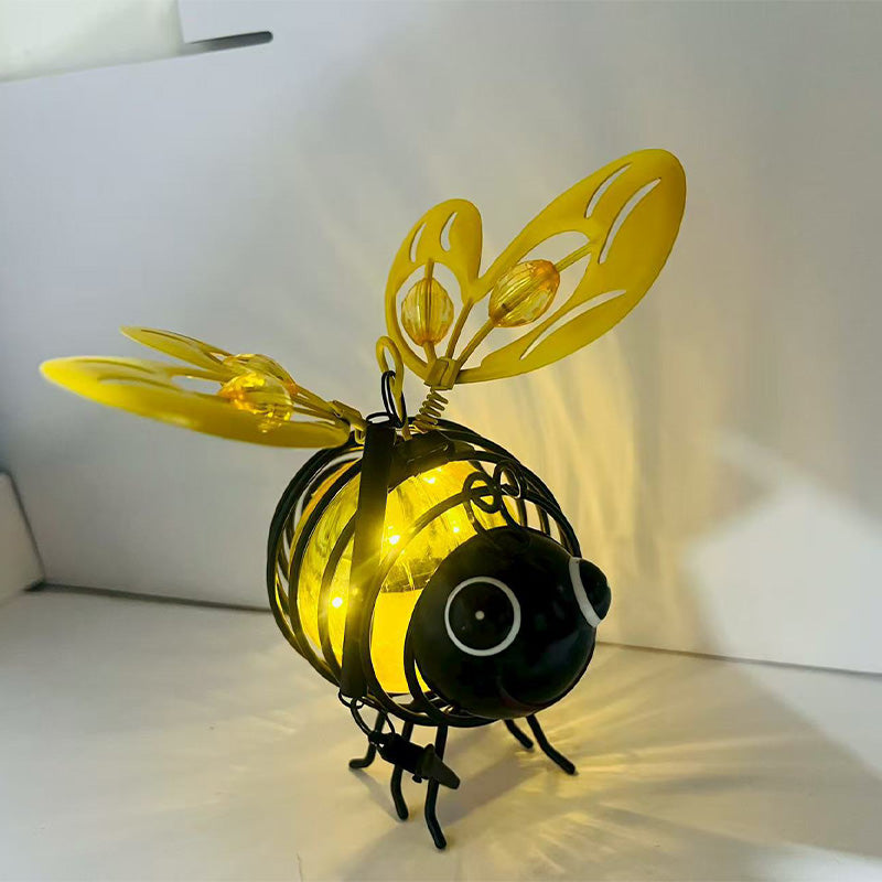 🐝 50% OFF NOW! ☀️ Solar-powered hanging car light – Cute bee design with heart-shaped wings – Perfect for the garden & car 🌸